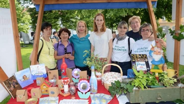 Centar za zene Adela sudjelovao na manifestaciji "Dan udruga"